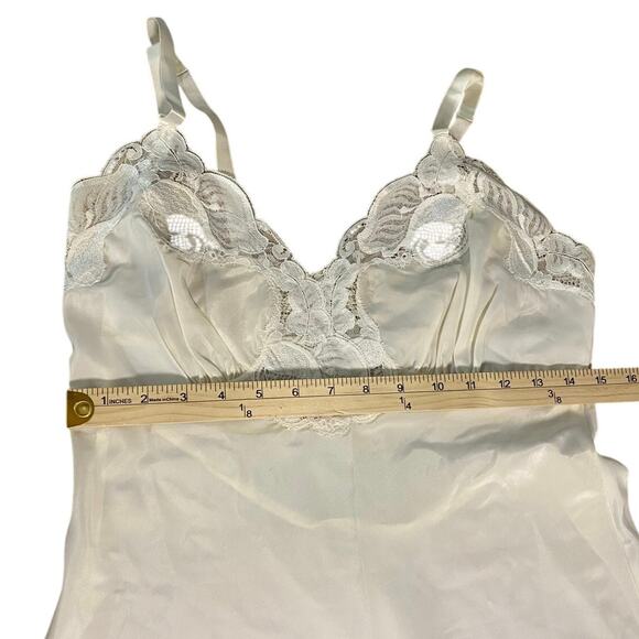 Vintage Lady Lynne white Lace Full Slip Dress Size M  Nylon Lingerie Pinup Style - Picture 4 of 8